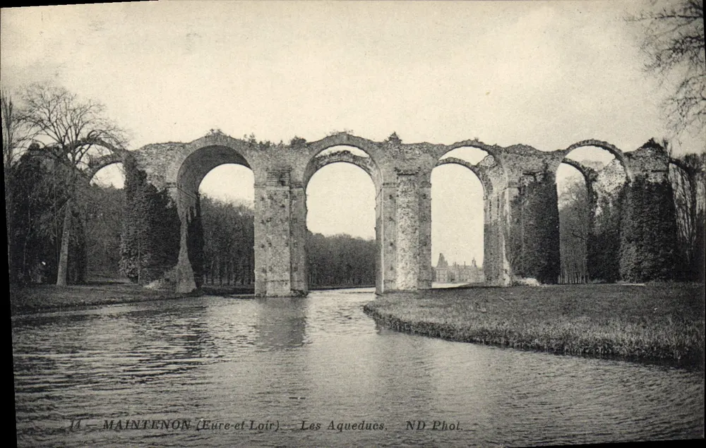 Maintenon (Eure-et-Loir) — Os Aquedutos — ND Fot. - Frente