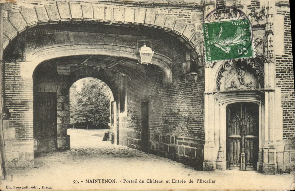 Maintenon - Tor des Schlosses und Eingang zur Treppe — Ch. Foucault, Verlag Dreux, Nr. 59 - Vorderseite