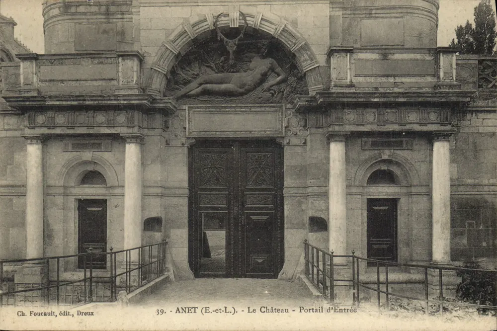 Anet (E-et-L.) - A Vista do Castelo - Portão de Entrada — Ch. Foucault, editor, Dreux, n°39 - Frente