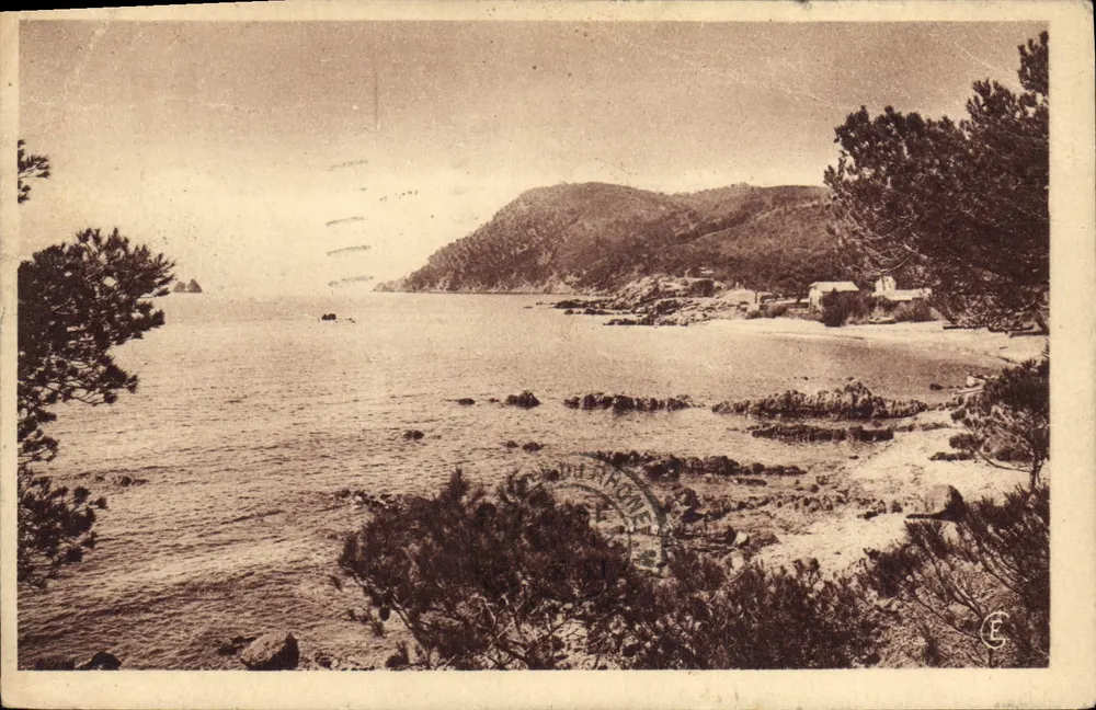 La Verne-Fabrégas — vue de la côte avec un petit bâtiment — éditeur E. C. (imprimé en bas à droite) - Vorderseite
