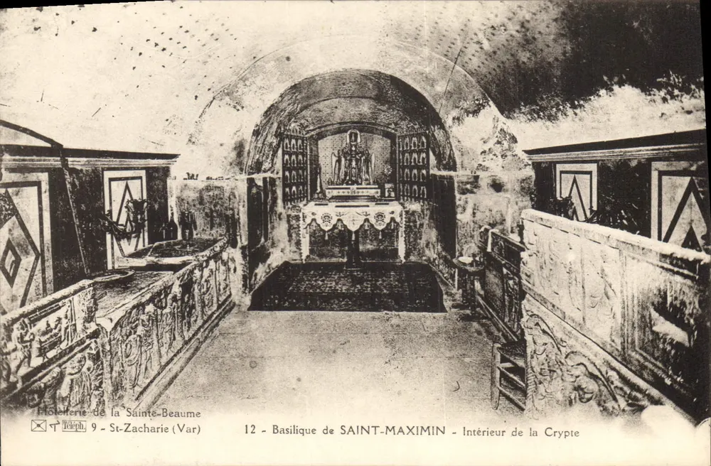 Basílica de SAINT-MAXIMIN - Interior da Cripta — Hotellerie de la Sainte-Beaume, n°12 - Frente