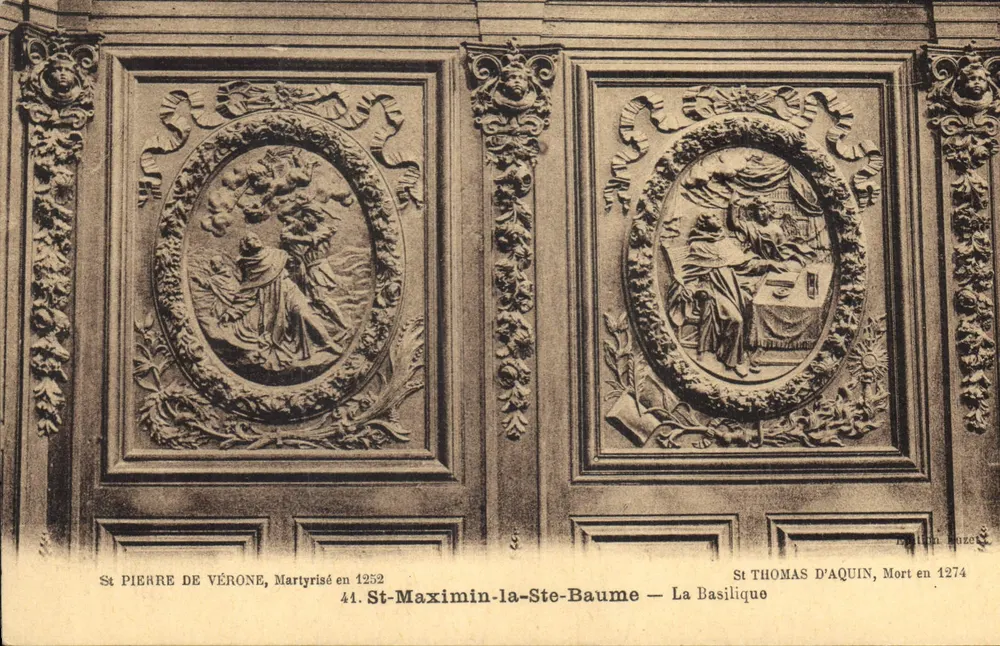 St-Maximin-la-Ste-Baume — A Basílica — Decorações religiosas - Frente
