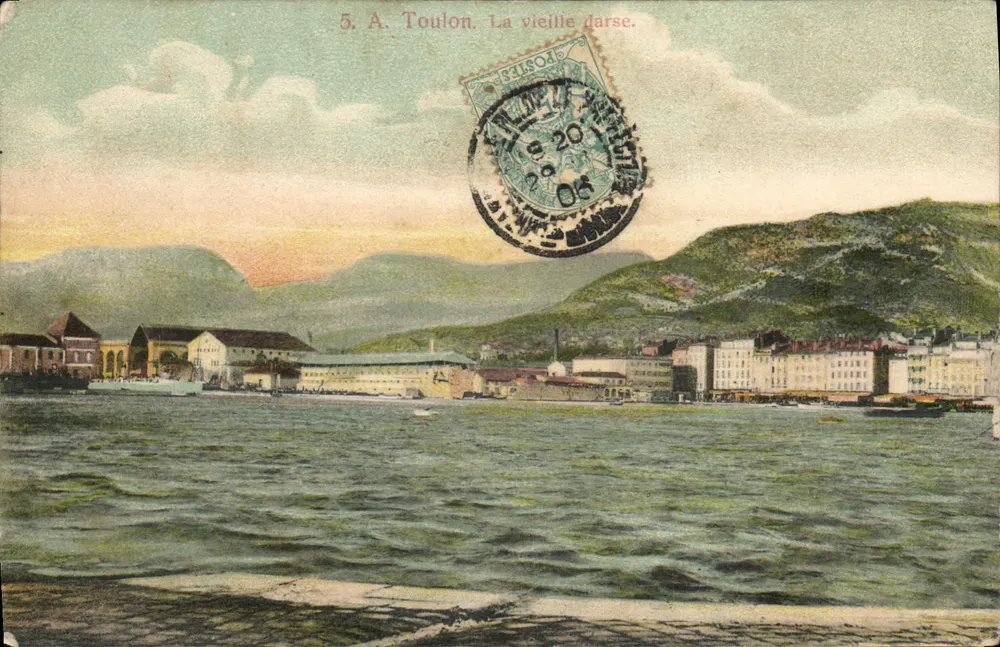 Toulon. A velha dársena — vista portuária com montanhas no fundo — editor A. Maitstre Jeune e Cie, n° 7350 - Frente