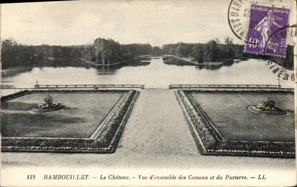 Rambouillet — Das Schloss — Panoramablick auf die Kanäle und den Parterre — LL - Vorderseite