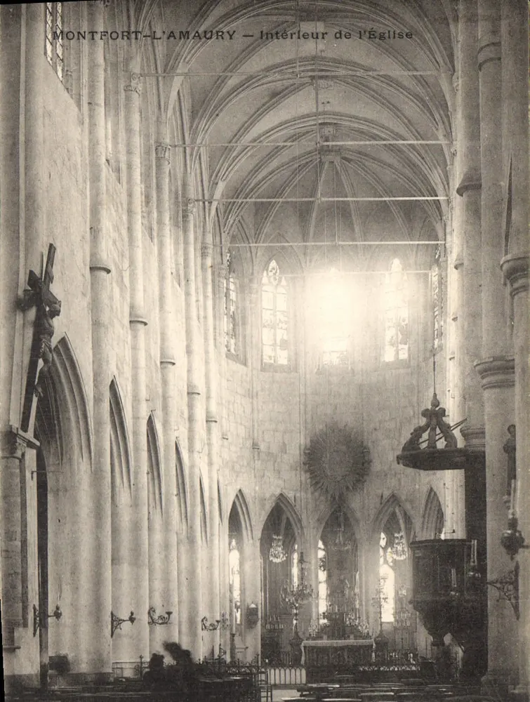 Montfort-l'Amaury — Innenansicht der Kirche — Gedruckte Ansichtskarte - Vorderseite