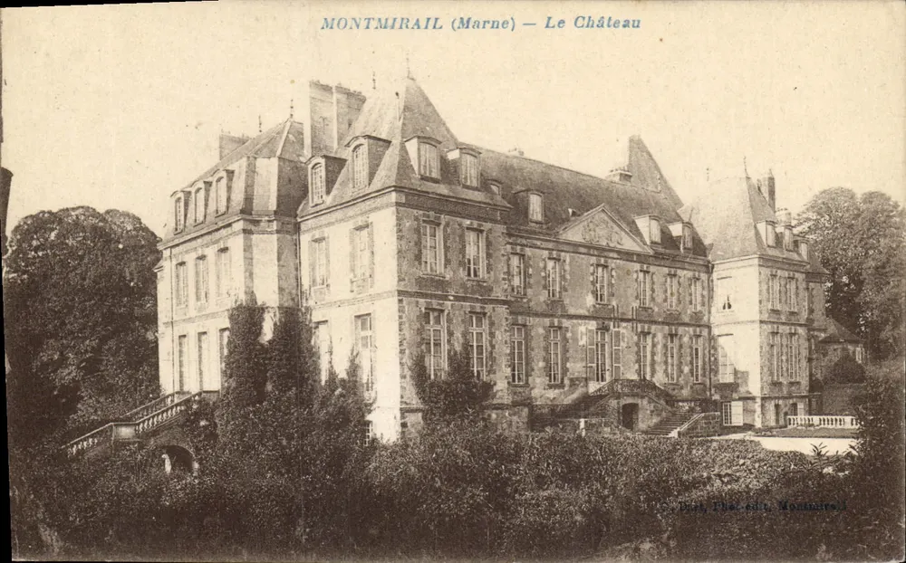 Montmirail (Marne) — O Castelo — Fot. edit. Montmirail - Frente