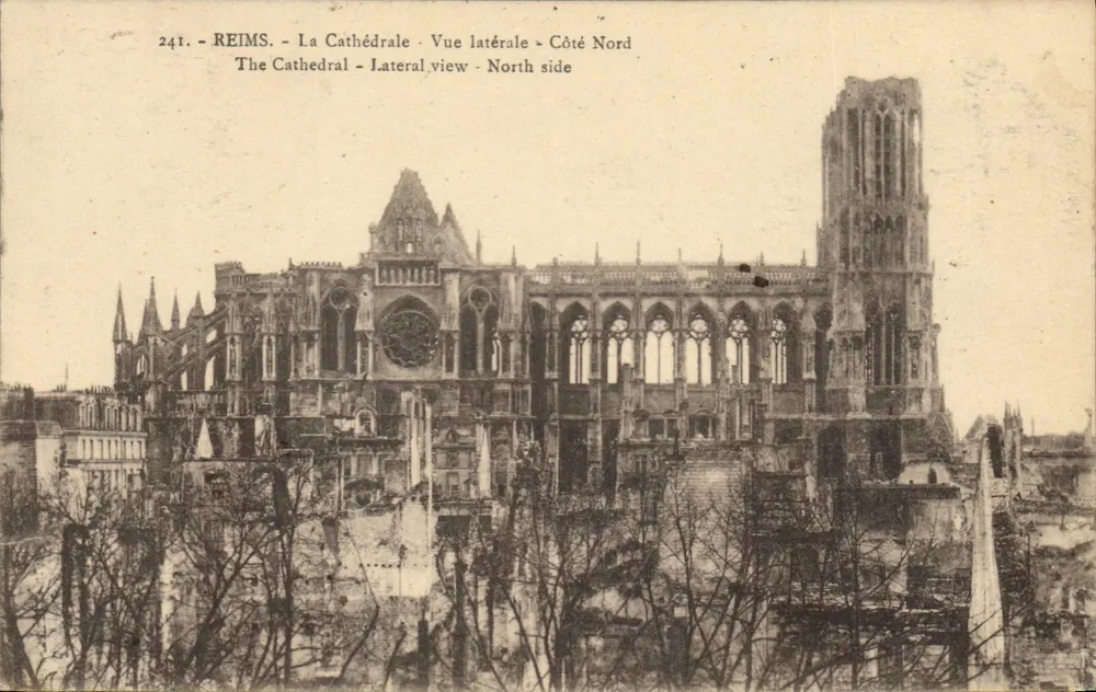 Reims - Die Kathedrale - Seitenansicht - Nordseite - Vorderseite
