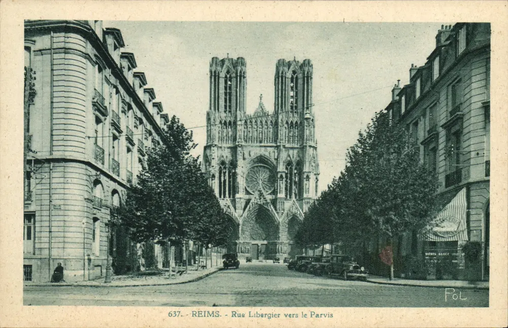 Reims - Rue Libergier em direção ao Parvis — vista da catedral — editor Poli, n° 637 - Frente