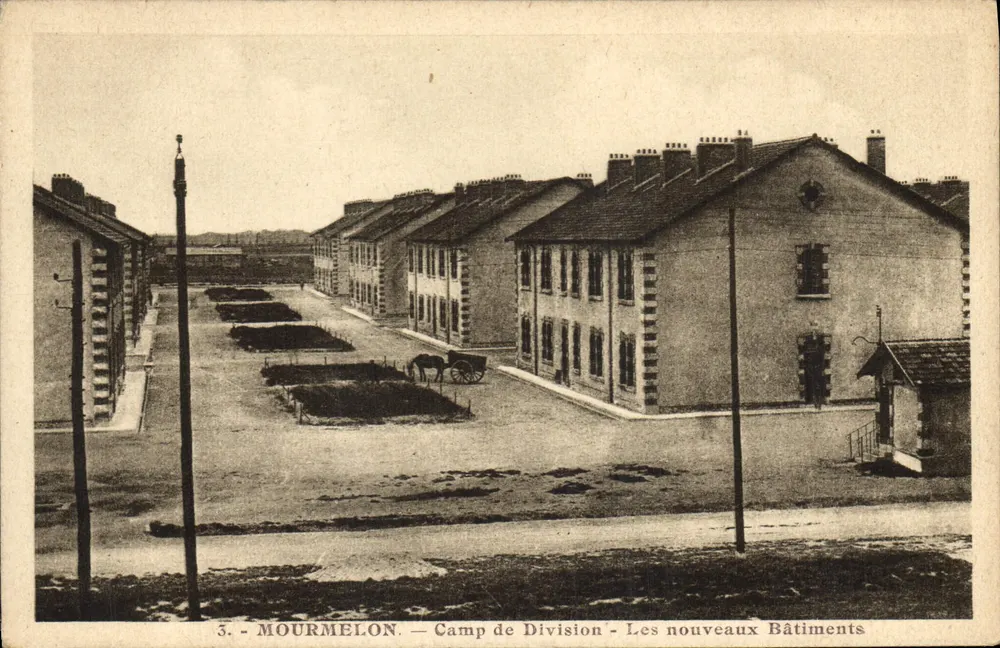 Mourmelon - Campo de Divisão - Os novos Edifícios - Frente