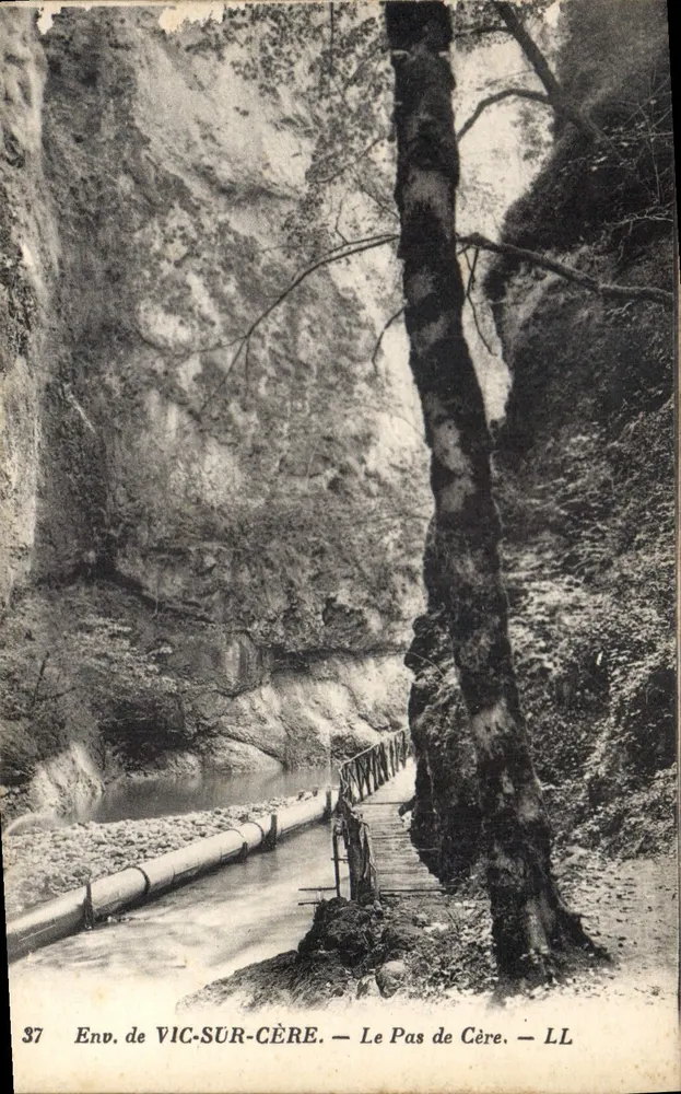 Env. de VIC-SUR-CÈRE — Le Pas de Cère — LL - Frente