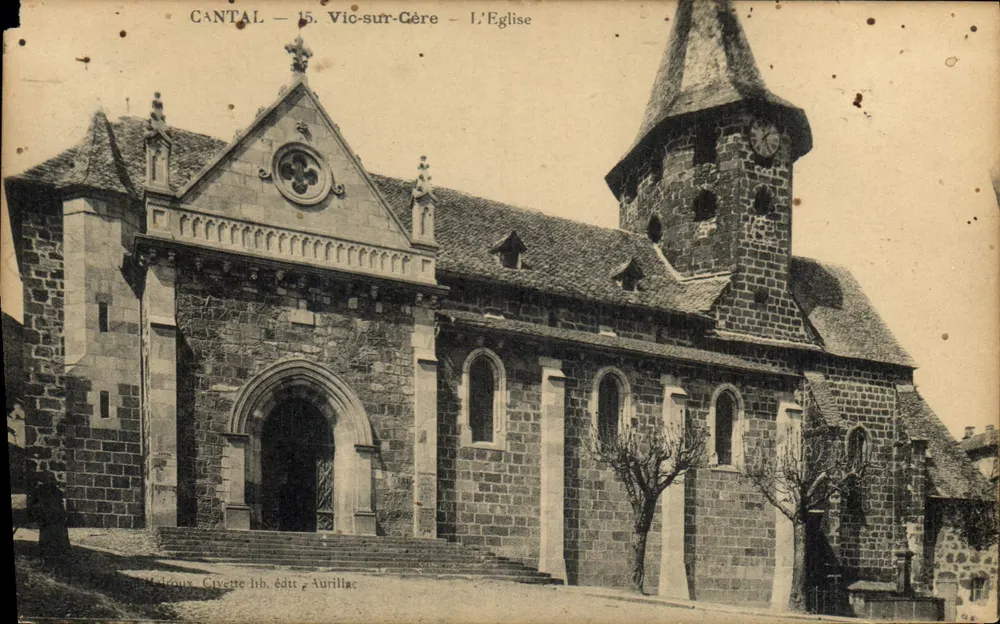 Vic-sur-Cère — L'Église — Civette lib. Aurillac - Frente