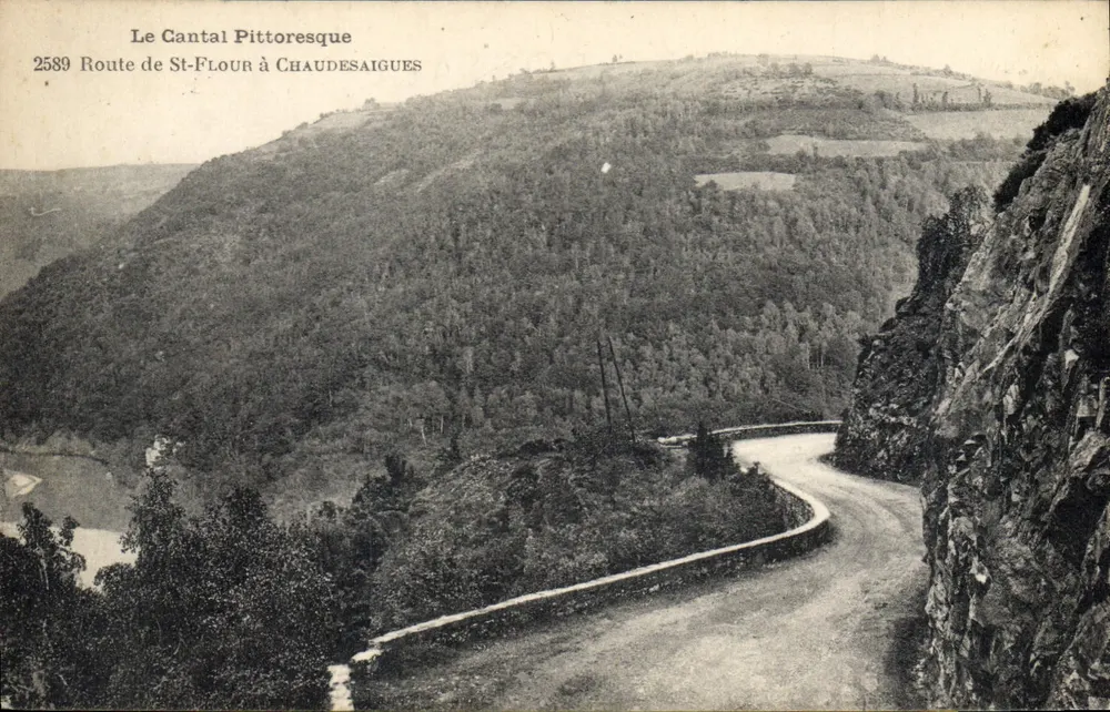Das pittoreske Cantal — Straße von St-Flour nach Chaudes-Aigues — n°2589 - Vorderseite