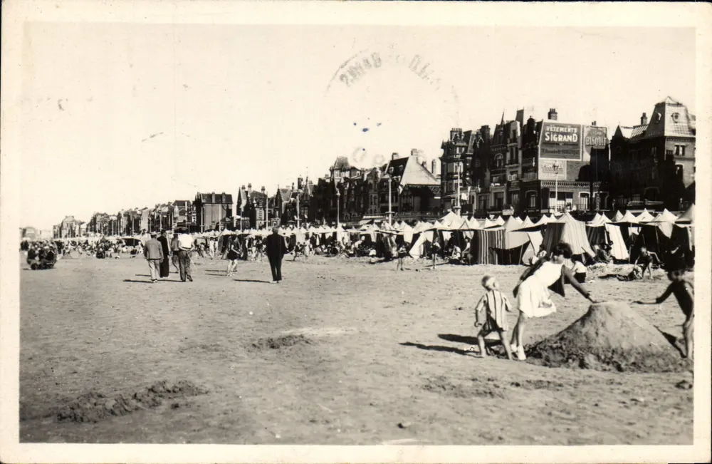 Praia de Deauville — vista animada com tendas e edifícios — edição Marco-Bains - Frente