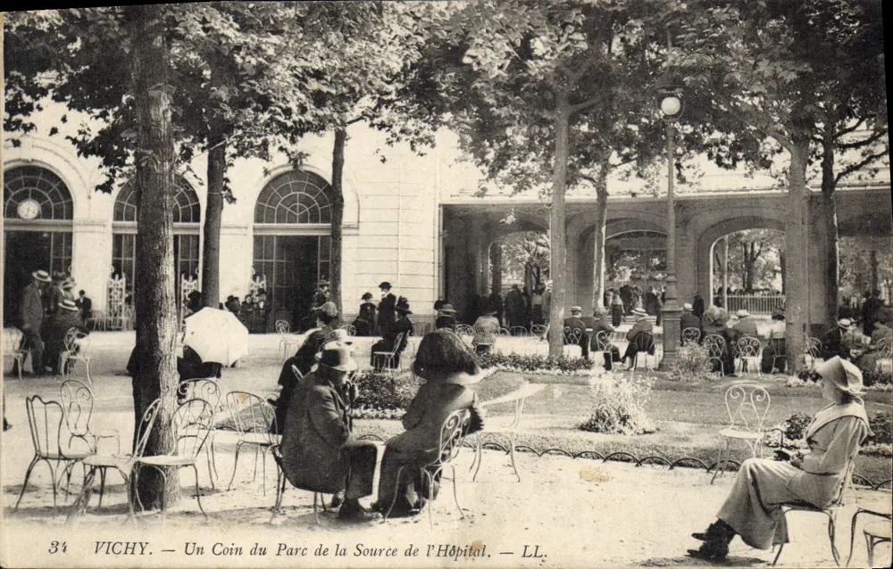 Vichy — Ein Stück des Parks der Quelle des Krankenhauses — LL. — Nr. 34 - Vorderseite