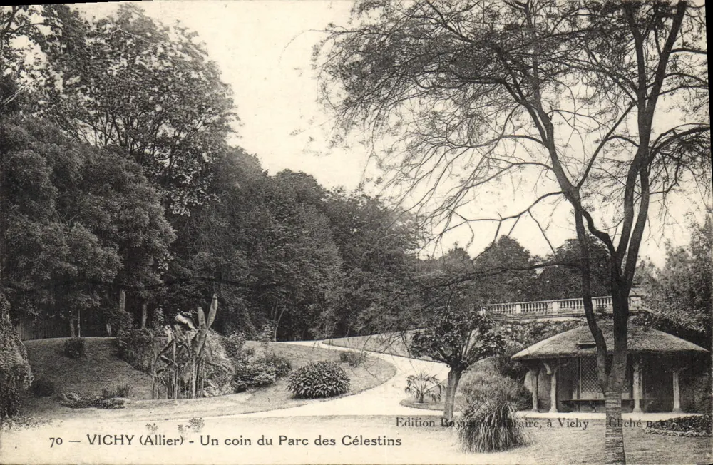 Vichy (Allier) — Ein Eckbereich des Parks der Célestins — Edition Royaumont Libraire, in Viehy - Vorderseite