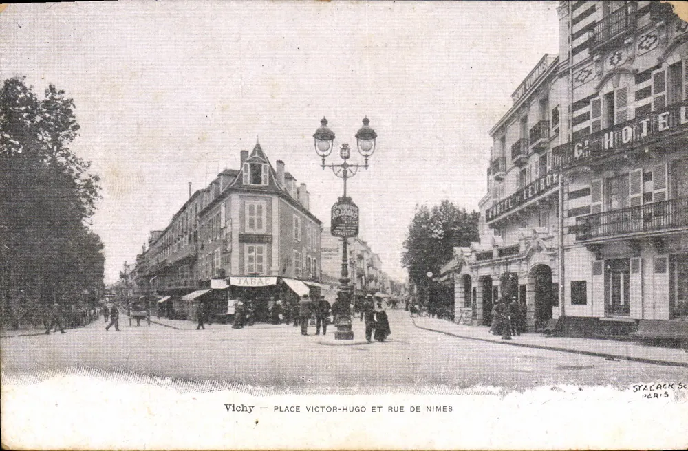 Vichy — Place Victor-Hugo und Rue de Nîmes — Stacrock & Cie, Paris - Vorderseite