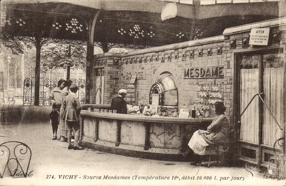 Vichy - Bron Mesdames — uitgever Idéale, n° 374 - Voorkant