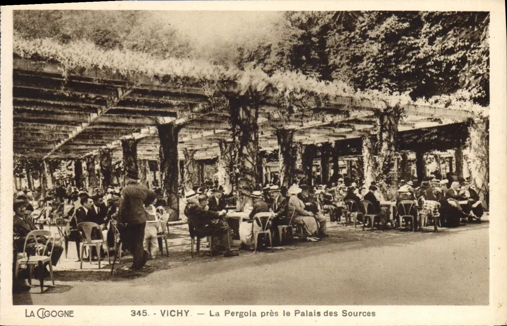 Vichy — Die Pergola nahe dem Palast der Quellen — La Cigogne, n°345 - Vorderseite