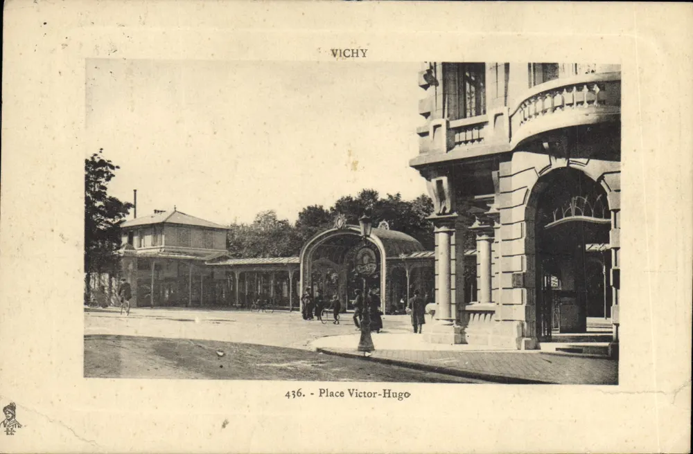 Vichy — Place Victor-Hugo — éditeur Vichy, n° 436 - Awers