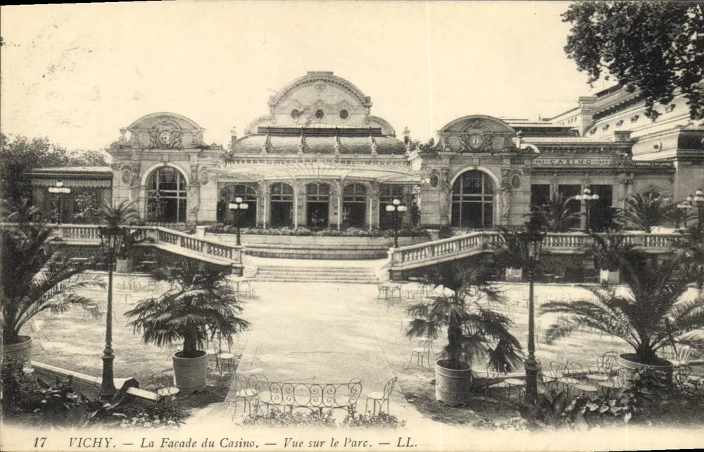 Vichy — Die Fassade des Casinos — Blick auf den Park — LL. — Nr. 17 - Vorderseite