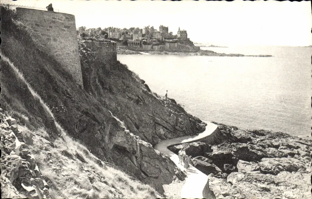 Dinard — Caminhada na Ponta do Moulinet — Editora: Cie des Arts Photographiques, Paris 15 - Frente