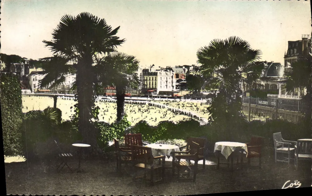 Dinard - A Praia — vista de um jardim com palmeiras — Edição Loïs, n°1482 - Frente