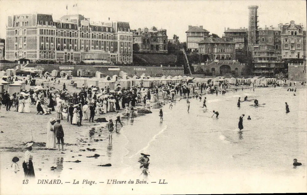 Dinard — A Praia — A Hora do Banho — LL. - Frente