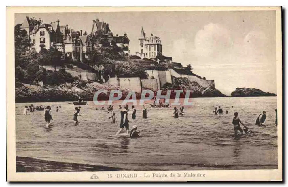 Dinard - A Ponta da Malouine — vista da praia com banhistas e casas na falésia - Frente