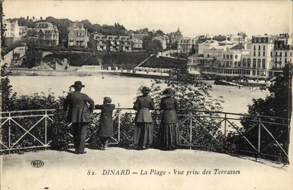 Dinard — Der Strand — Ansicht von den Terrassen — Verlag ELD, n° 82 - Vorderseite