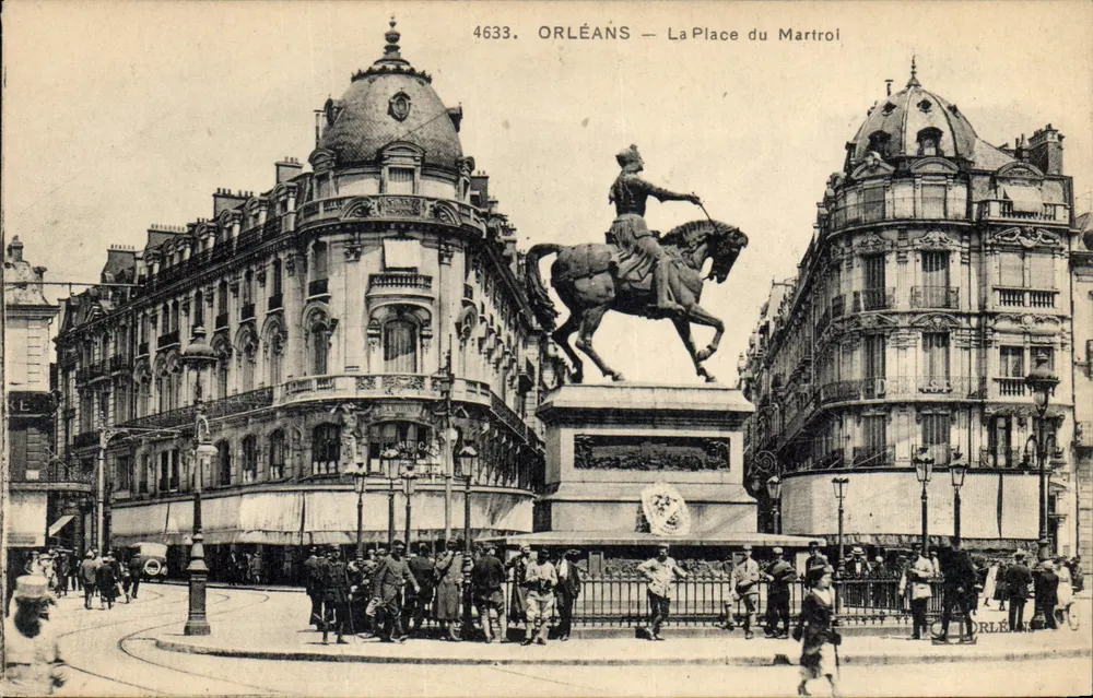 Orléans — A Praça do Martroi — editor Carte Postale Orléans, n° 4633 - Frente