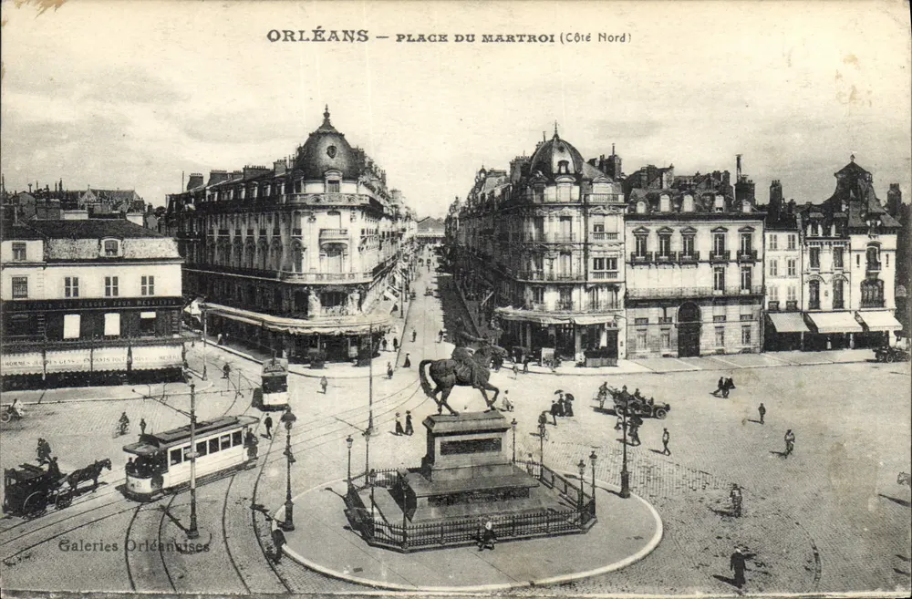 Orléans — Praça do Martroi (Lado Norte) — Galerias Orléanais - Frente