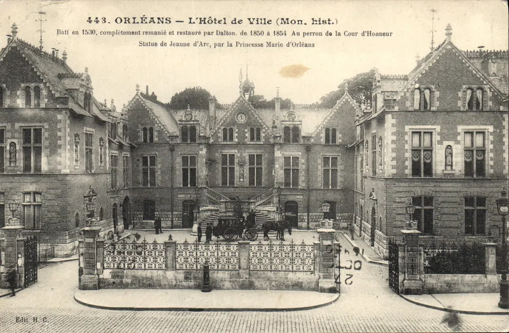 Orléans — O Hotel de Ville (Mon. hist.) — Edit. H.C. n°443 - Frente