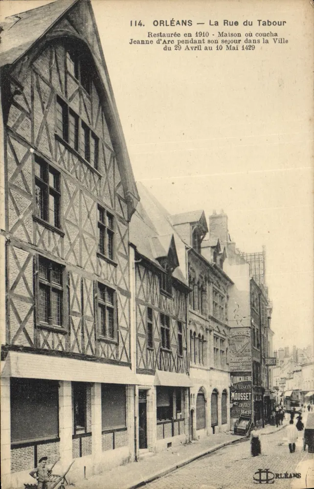 Orléans — A Rue du Tabour — Casa onde dormiu Joana d'Arc durante sua estadia na Cidade de 29 de Abril a 10 de Maio de 1429 — Restaurada em 1910 — Editor Orléans - Frente