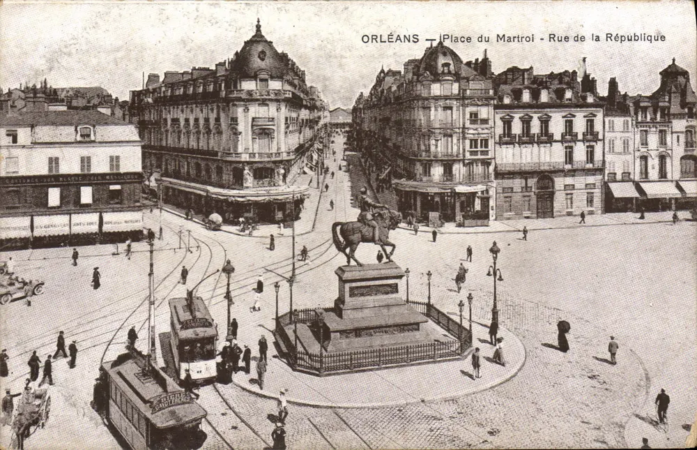 Orléans — Place du Martroi - Rue de la République - Vorderseite