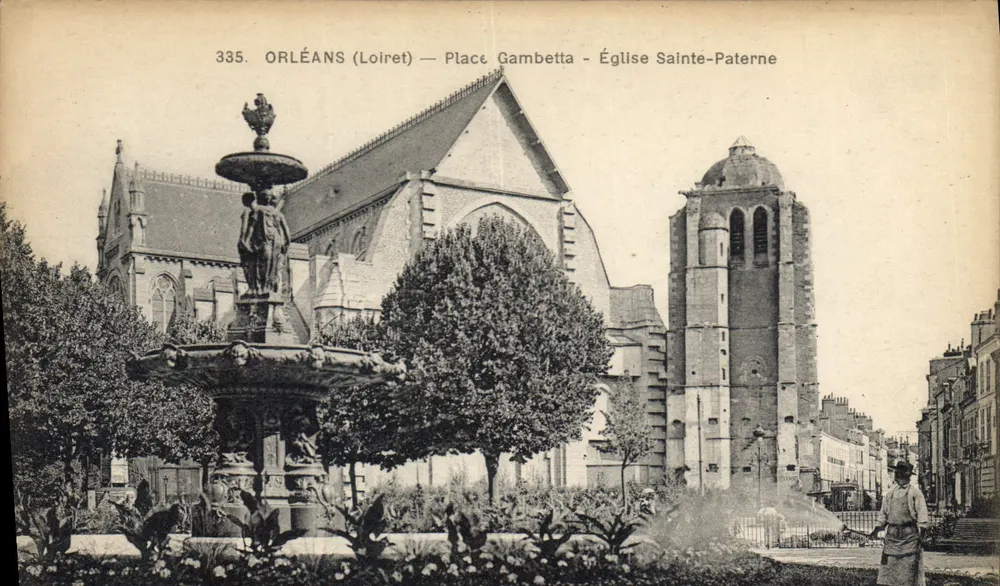 Orléans (Loiret) — Place Gambetta — Kirche Sainte-Paterne - Vorderseite