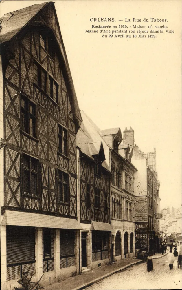Orléans — A Rue du Tabour — Casa onde dormiu Joana d'Arc de 29 de abril a 10 de maio de 1429, restaurada em 1910 - Frente