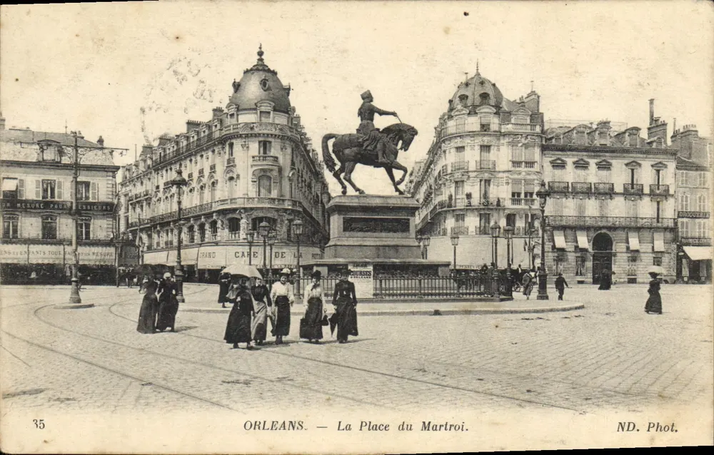 Orléans — La Place du Martroi — ND. Fot. - Recto