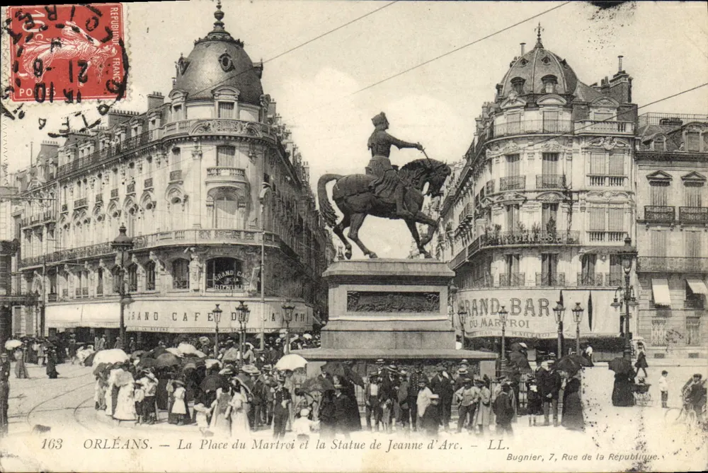Orléans — Der Place du Martroi und die Statue von Jeanne d'Arc — LL. Bugnier, 7 Rue de la République - Vorderseite