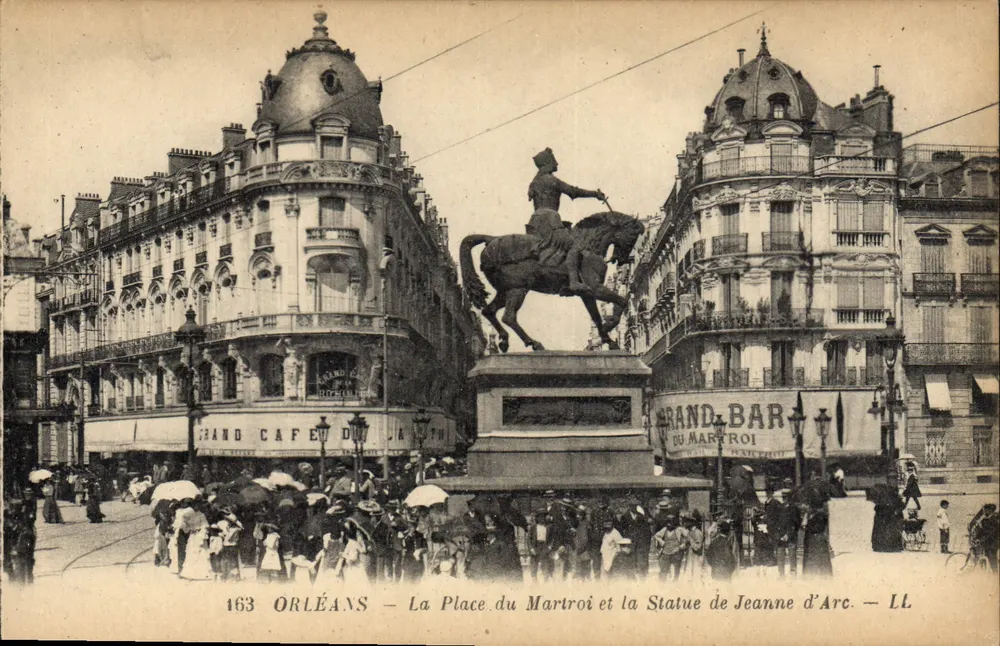 Orléans — Die Place du Martroi und die Statue der Jeanne d'Arc — LL - Vorderseite