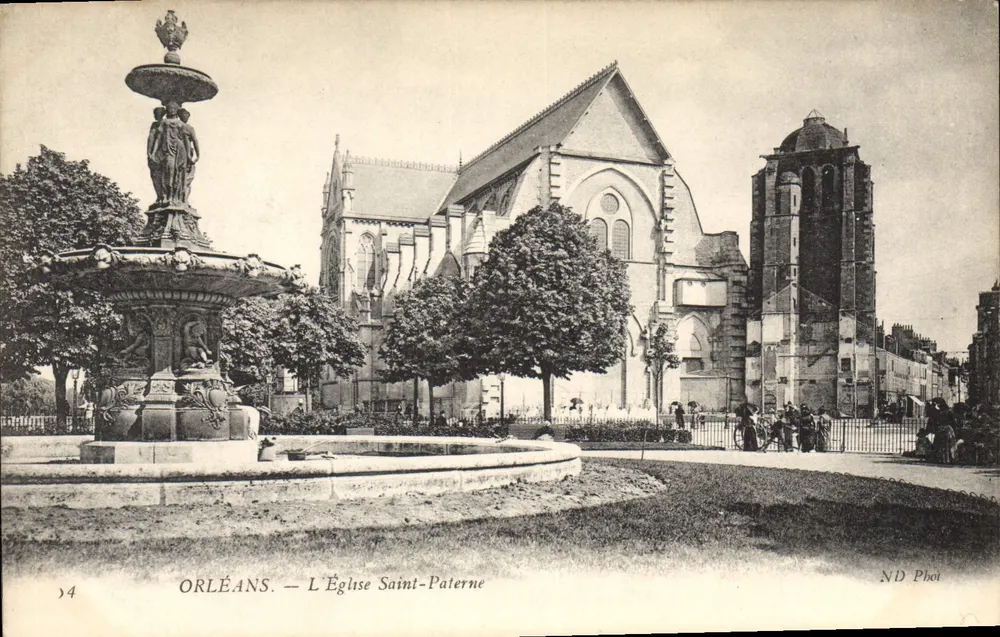 Orléans — A Igreja de São Paterne e a fonte - Frente