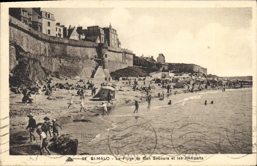 St-Malo - Ansicht der Plage de Bon Secours und der Mauern — Antike Ansichtskarte n°94, herausgegeben von A.P.A. - Vorderseite
