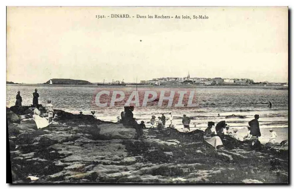 Dinard - Unter den Felsen - Im Hintergrund, St-Malo - Vorderseite