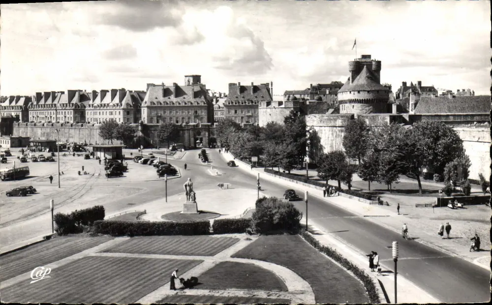 Saint-Malo - Piratenstadt — Der Schloss und neue Gebäude — C.A.P. Paris - Vorderseite
