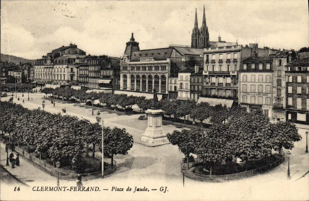 Clermont-Ferrand — Praça de Jaude — G.J. - Frente