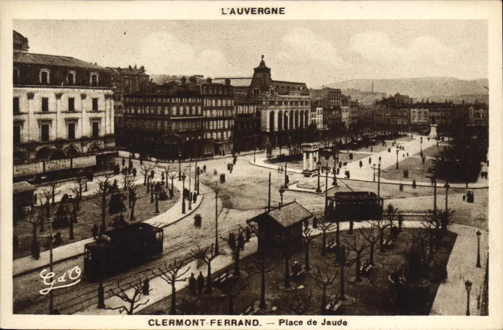 Clermont-Ferrand — Place de Jaude — J. Gourtrefanges - Vorderseite
