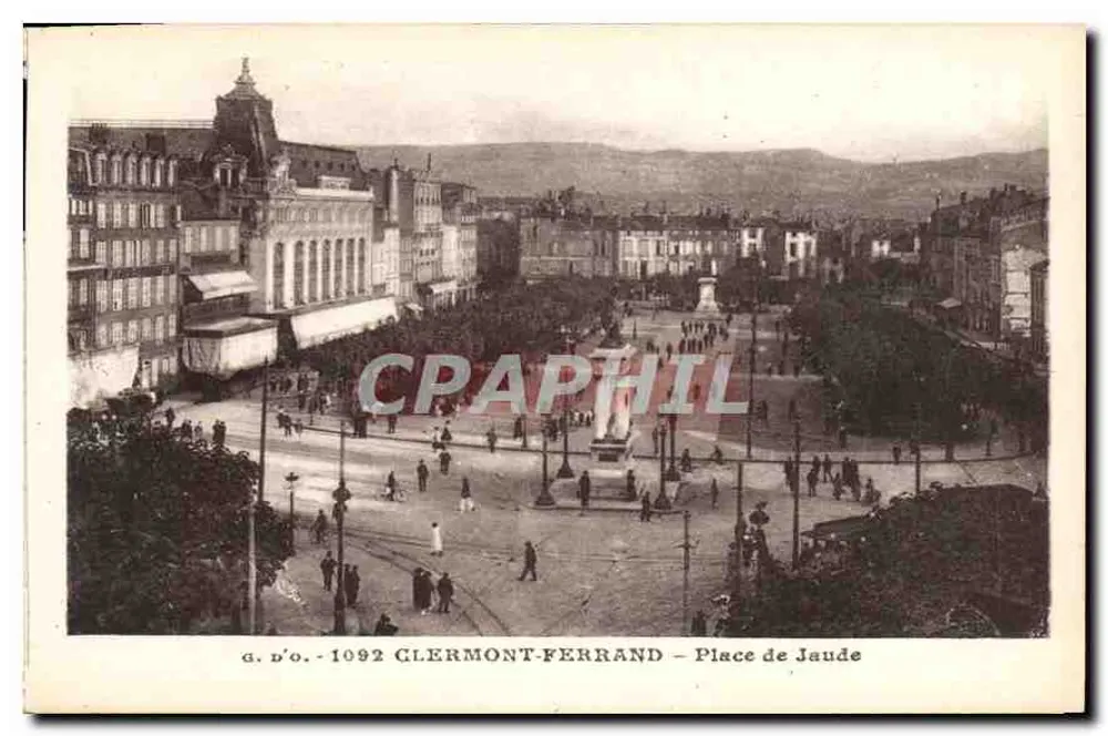 Clermont-Ferrand — Place de Jaude — g.d'o. - 1092 - Frente