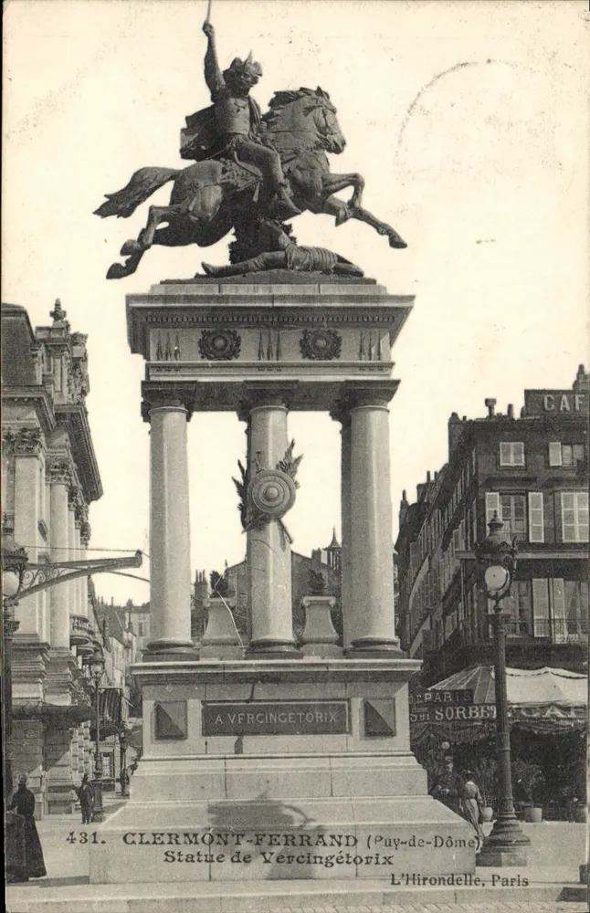 Beeld van Vercingétorix in Clermont-Ferrand — Puy-de-Dôme — L'Hirondelle, Parijs - Voorkant