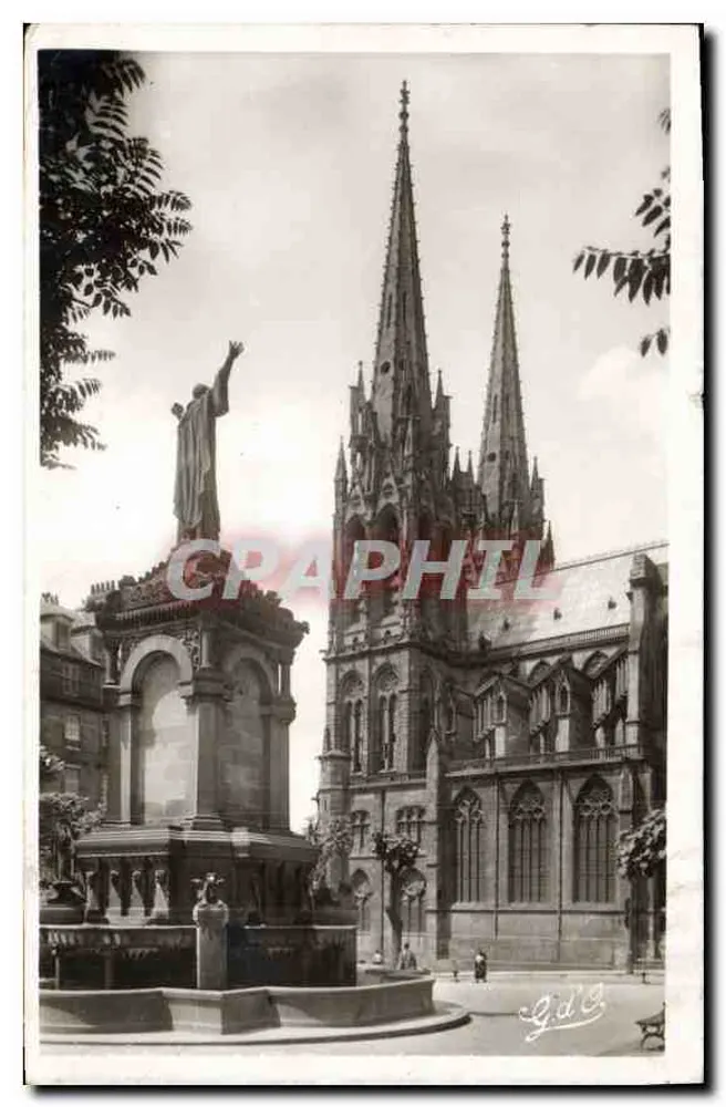 Clermont-Ferrand — Der Stadtmahnmal II und die Kathedrale — GdC - Vorderseite