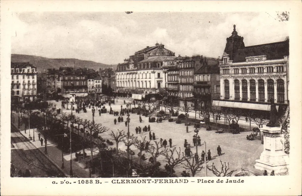 Clermont-Ferrand — Praça de Jaude — g. D'o. - 1088 B. - Frente