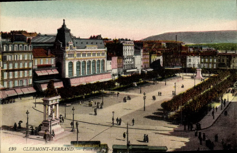 Clermont-Ferrand — Place de Jaude — editor L. Pauty & Cie, n° 130 - Frente